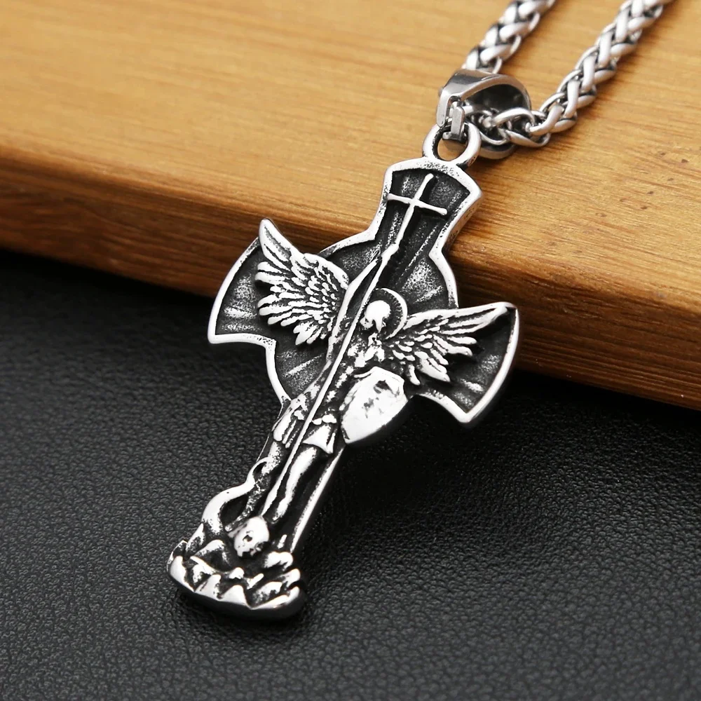 Colliers Vintage avec pendentif Saint Michael archange pour hommes, en acier inoxydable, ailes d'ange, croix, amulette religieuse, bijoux