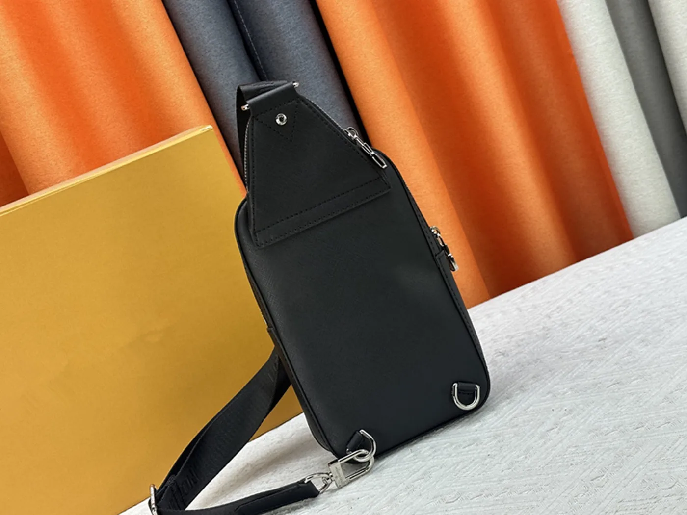 

Men's and women's single shoulder crossbody bag coated canvas shoulder strap and handbag triangular zipper bag