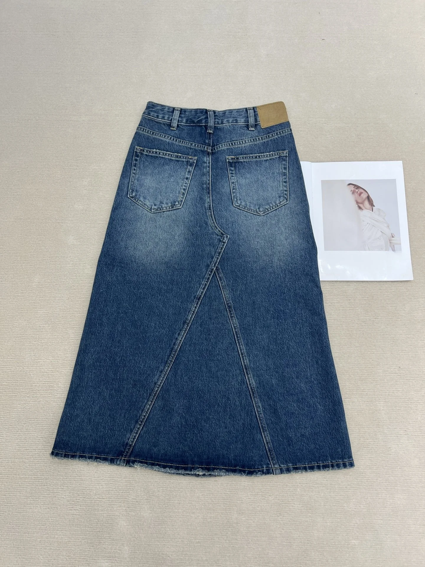 

2025 Spring/Summer New Women's High-Waisted Denim Skirt