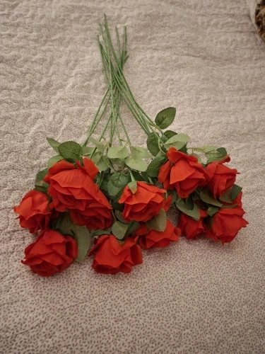 12pcs Realistic Artificial Rose Bouquet for Weddings, Birthdays, and More for Floral Arrangements and Home Decor photo review