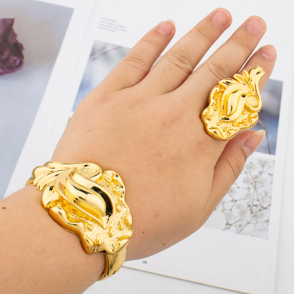 Überzogener Armreif und Ring-Set, modisches romantisches Rosendesign, hohles Armband, farbiges Schmuckzubehör für Hochzeiten – Detail 8