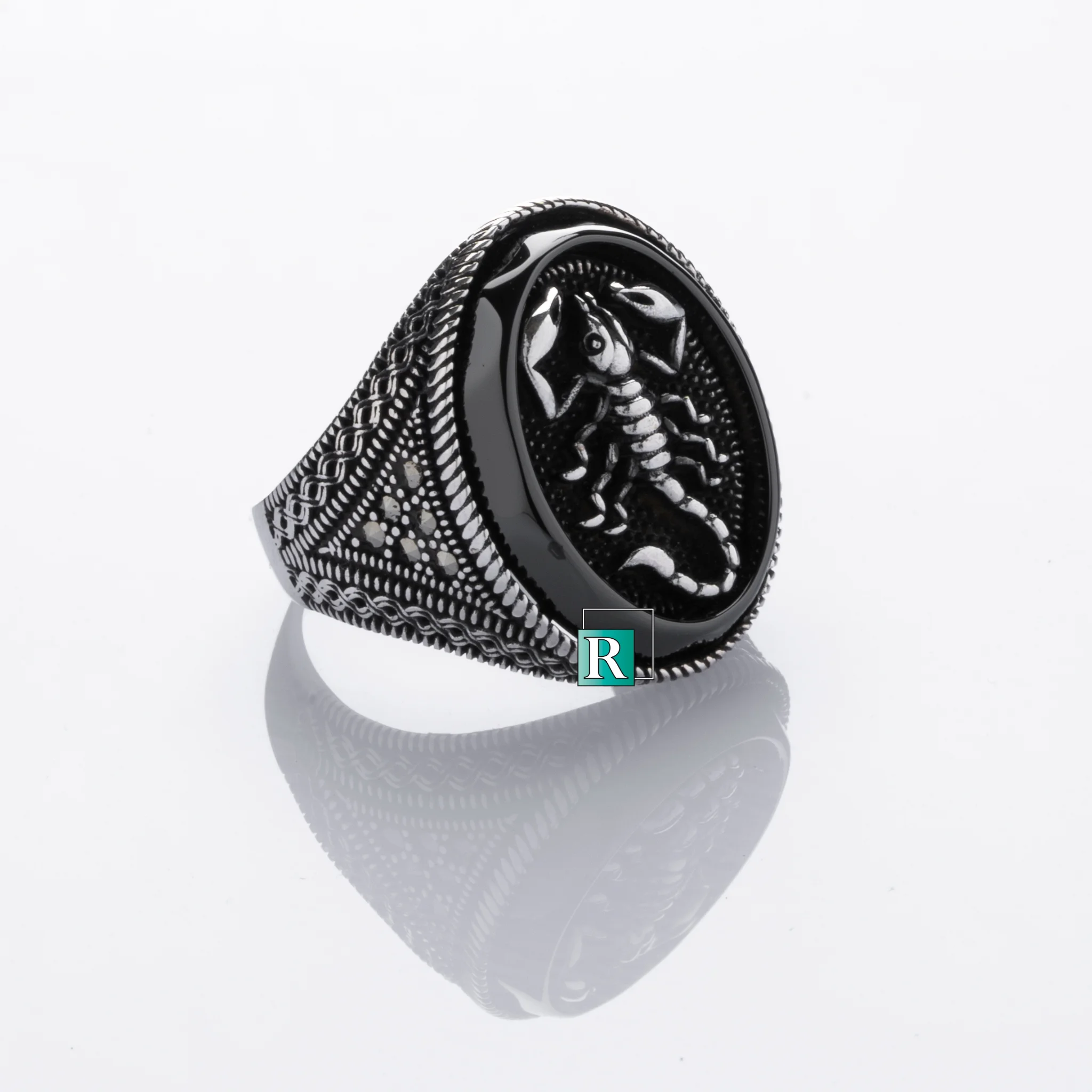 925 Sterling Silver Ring for Men Scorpion Figured Oval Black Zircon Stone High Quality Gift of Fine Jewelry Accessory