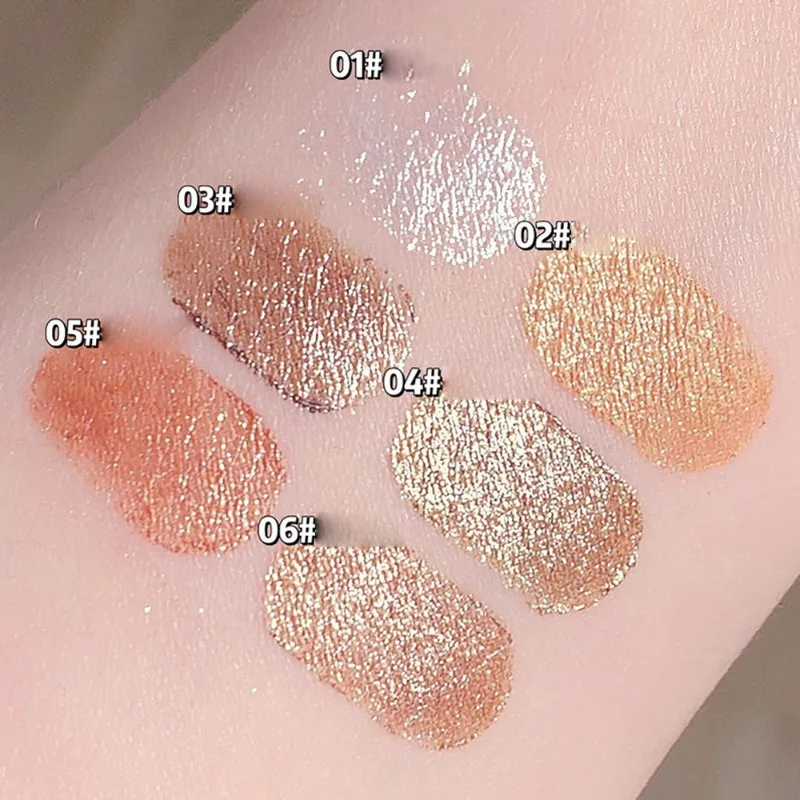 両端にグリッターが入ったアイシャドウスティックで、簡単なアイメイクと華やかなルックを実現します。 毎日の魅力を演出するグリッター効果。