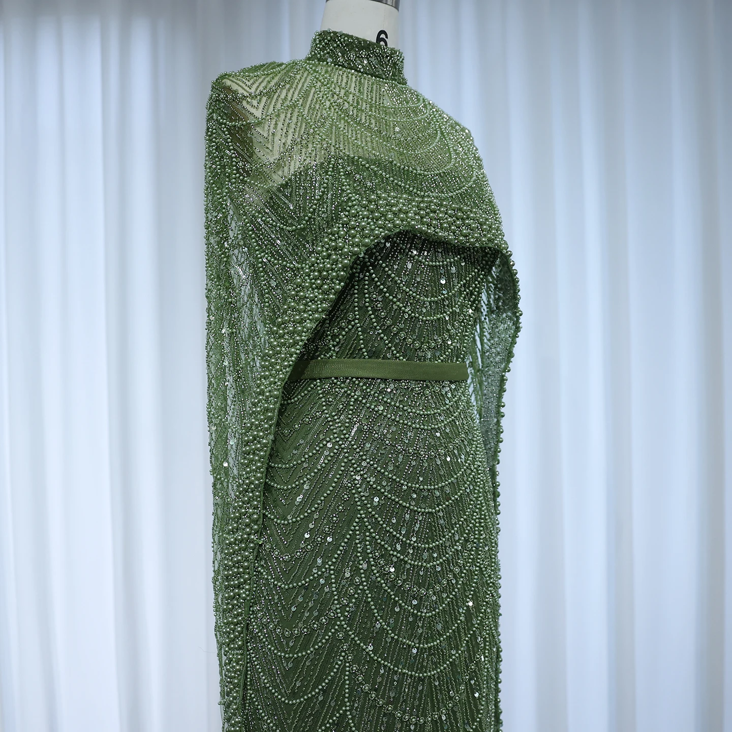 Sharon Said Luxus-Perlen Dubai Champagner Meerjungfrauen-Abendkleider mit Cape-Ärmeln Arabisches Hochzeits- und Abschlussballkleid SS369 Maßanfertigung – Detail 37