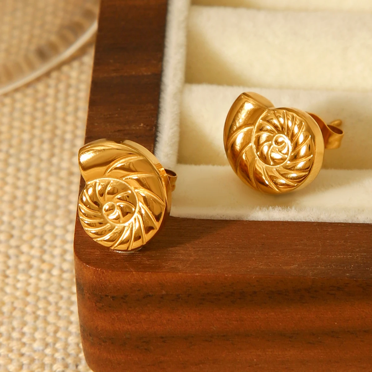 

Women Simple And Design Spiral Shell Earrings Stainless Steel Plated 14k Gold Earrings Wedding Party Jewelry Gift Jewelry