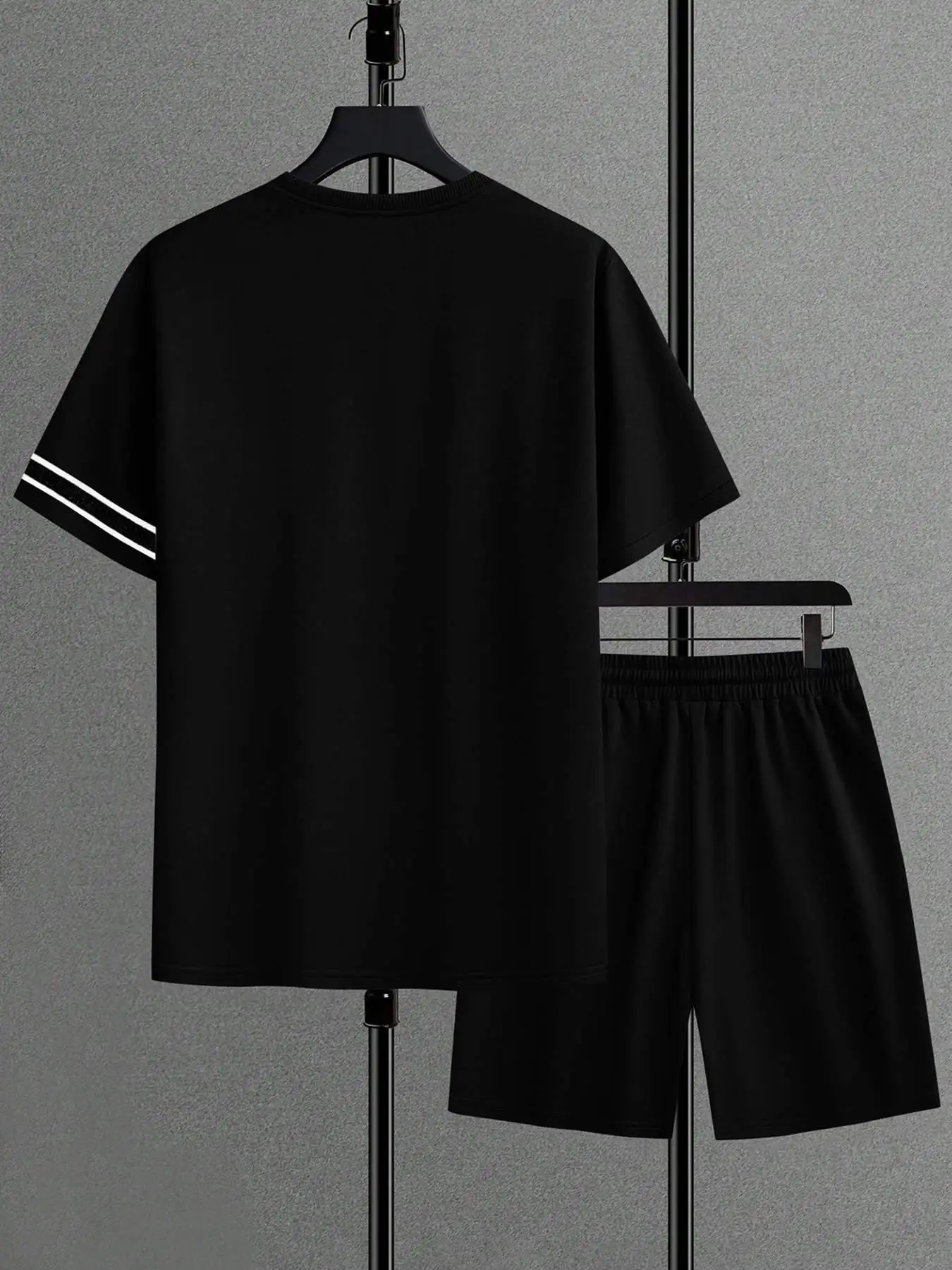 

Комплект из 2-х предметов: мужская футболка с короткими рукавами и шорты, повседневный спортивный костюм