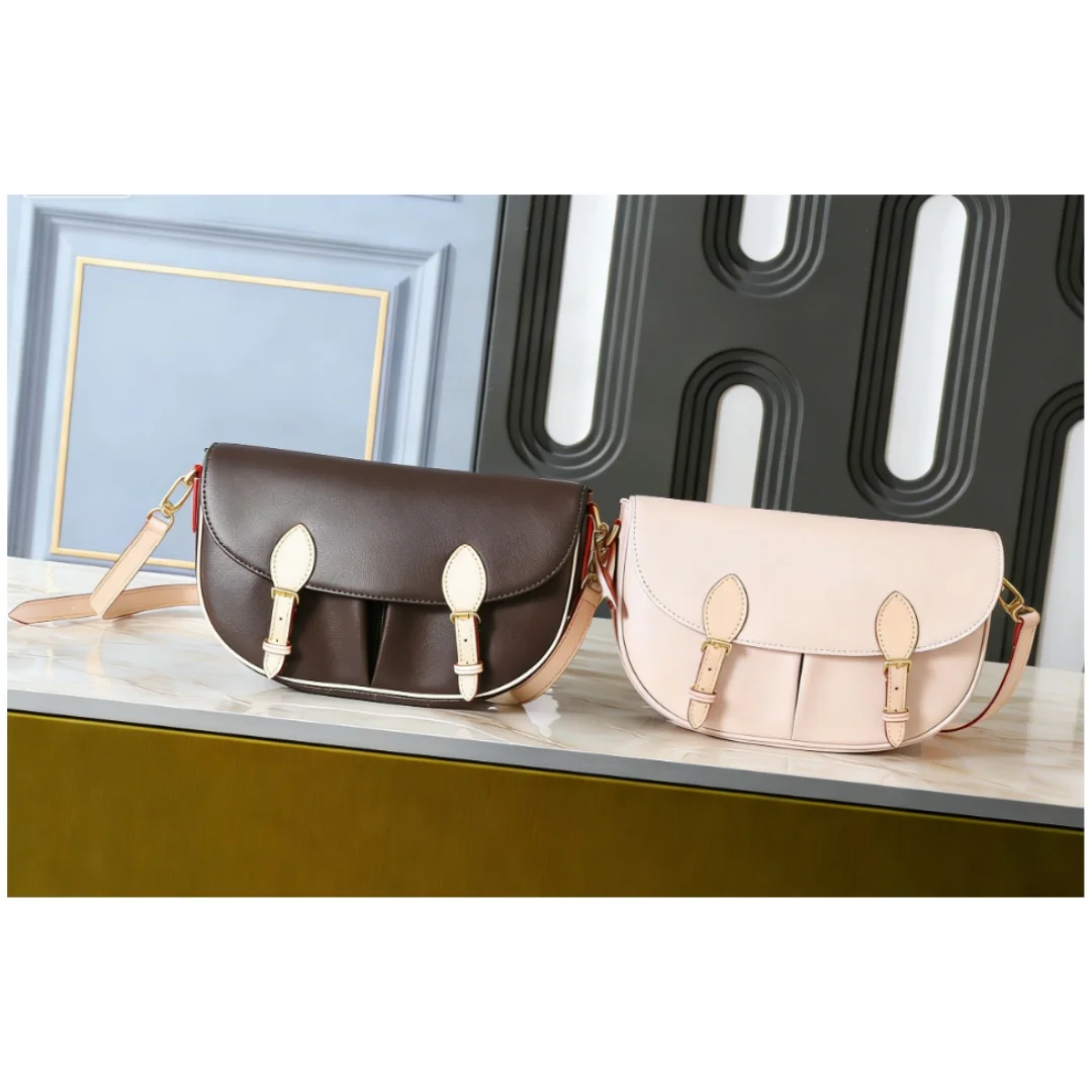 

New Size 30 x 21 x 7CM Ladies' Fashion Letter-printed Cute Cat Pendant Single-shoulder Crossbody Bag No Box