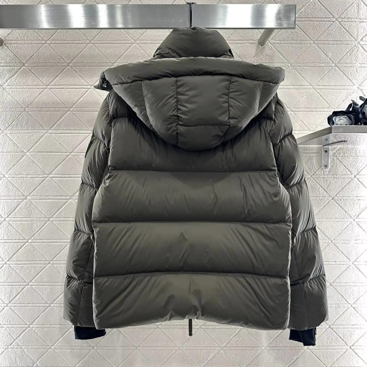 وصل حديثًا لعام 2025 سترة بغطاء للرأس قابلة للفصل مقاومة للرياح ومقاومة للماء من مادة النايلون وجيب بسحاب من ريش الإوز #1