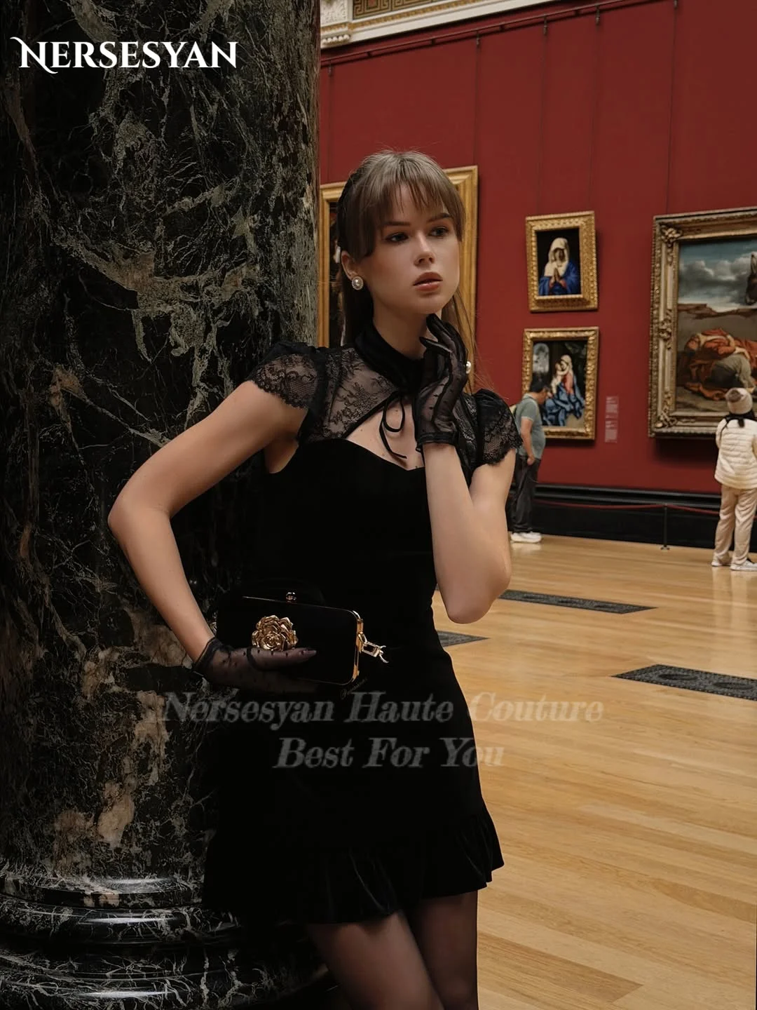 Nersesyan Schwarz Elegante Spitze Ballkleider Applikationen Kurze Flügelärmel Minikleid Rüschen Frauen Partykleider Keine Handschuhe Maßgeschneidert