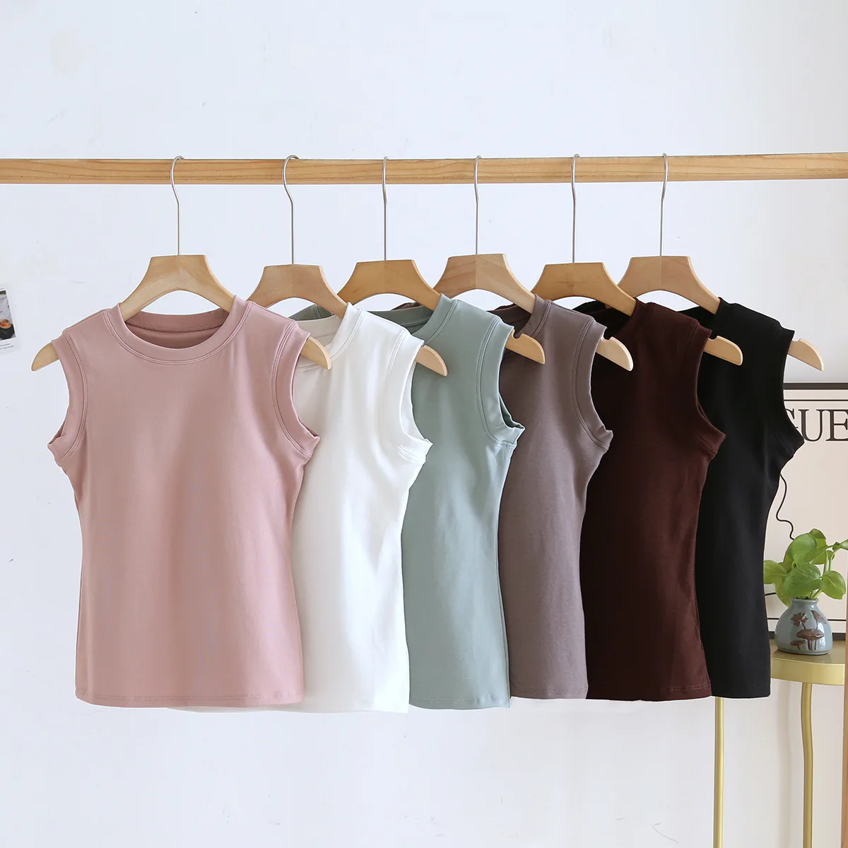 Cotton Camisole Tops with Padded Bust Women Sleeveless Undershirt Summer Solid Color Outerwear Concealing Side Cleavage C5713