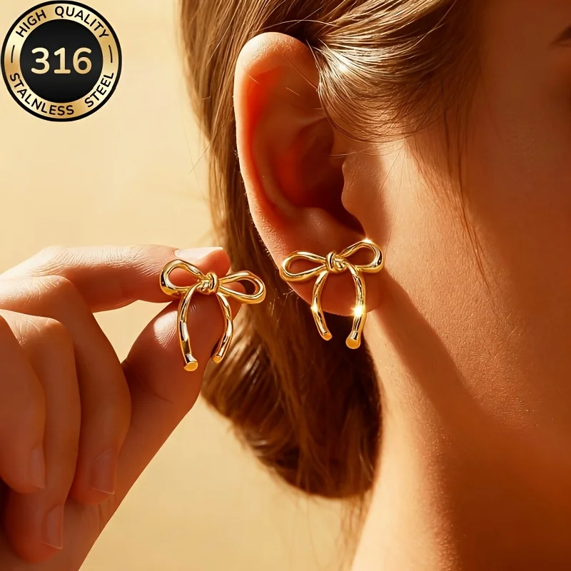 Stylish Red Heart Hoop Earrings for Women Girls, Minimalist Smooth Love Heart Earrings,Geometric Round Ear Jewelry, Fashion Dai