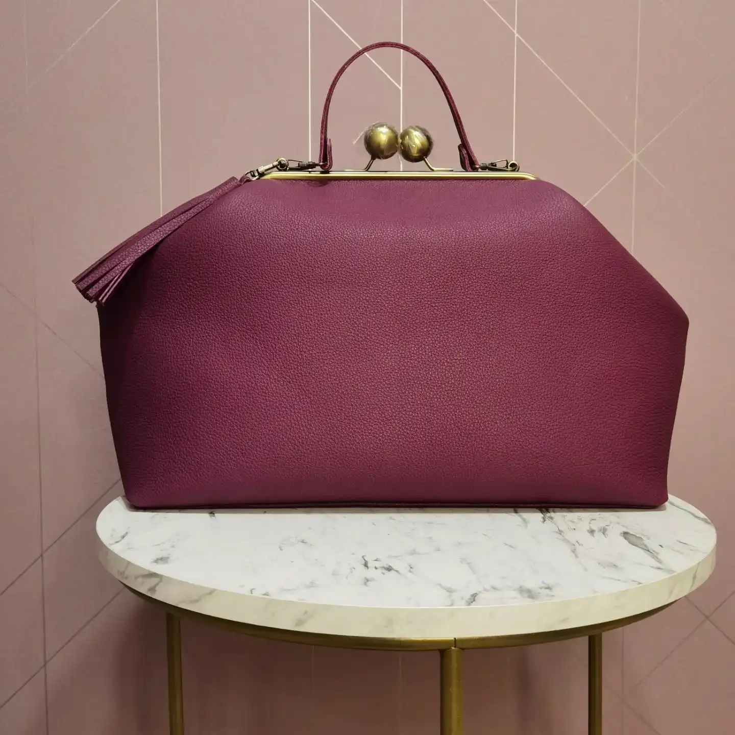 LOST IN VINTAGE Leather Bag 30x46x15cm Artficial Leather Large Balls Kiss-lock Large Frame Suprt Clutch Handbag Big Purse