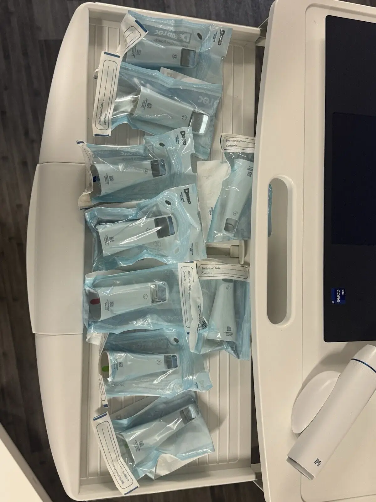 ماسح ضوئي للأسنان KIC NewMedit i900 سنة: 2024 مع عربة وDell XPS مع شاشة تعمل باللمس