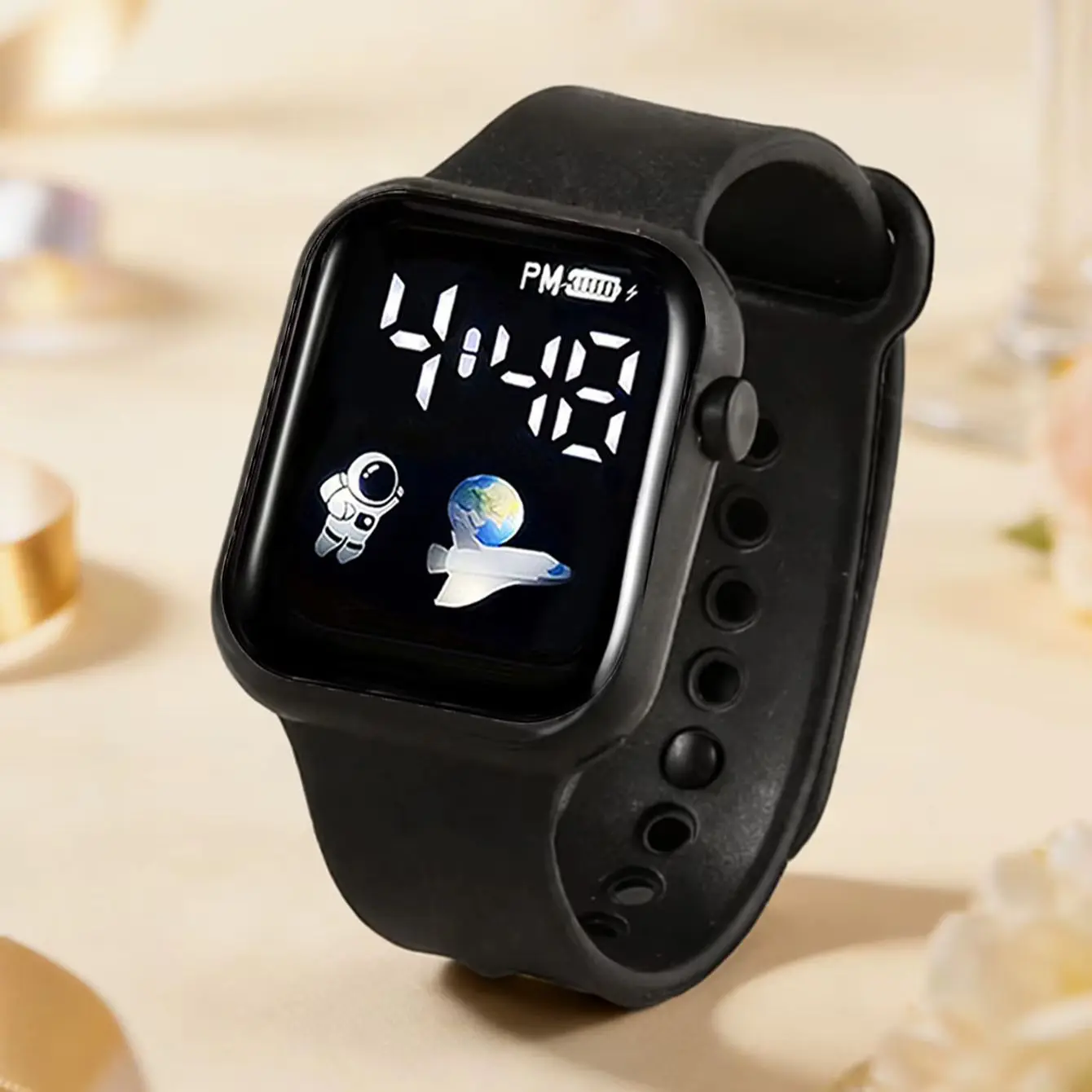 5-Piece Set of Children's Electronic Watches with Led Time Display, Paired with a Simple Black Accessory Set, Non-Smart Features, Exquisite Birthday Gift, Delicate and Cute, for Girls/Boys
