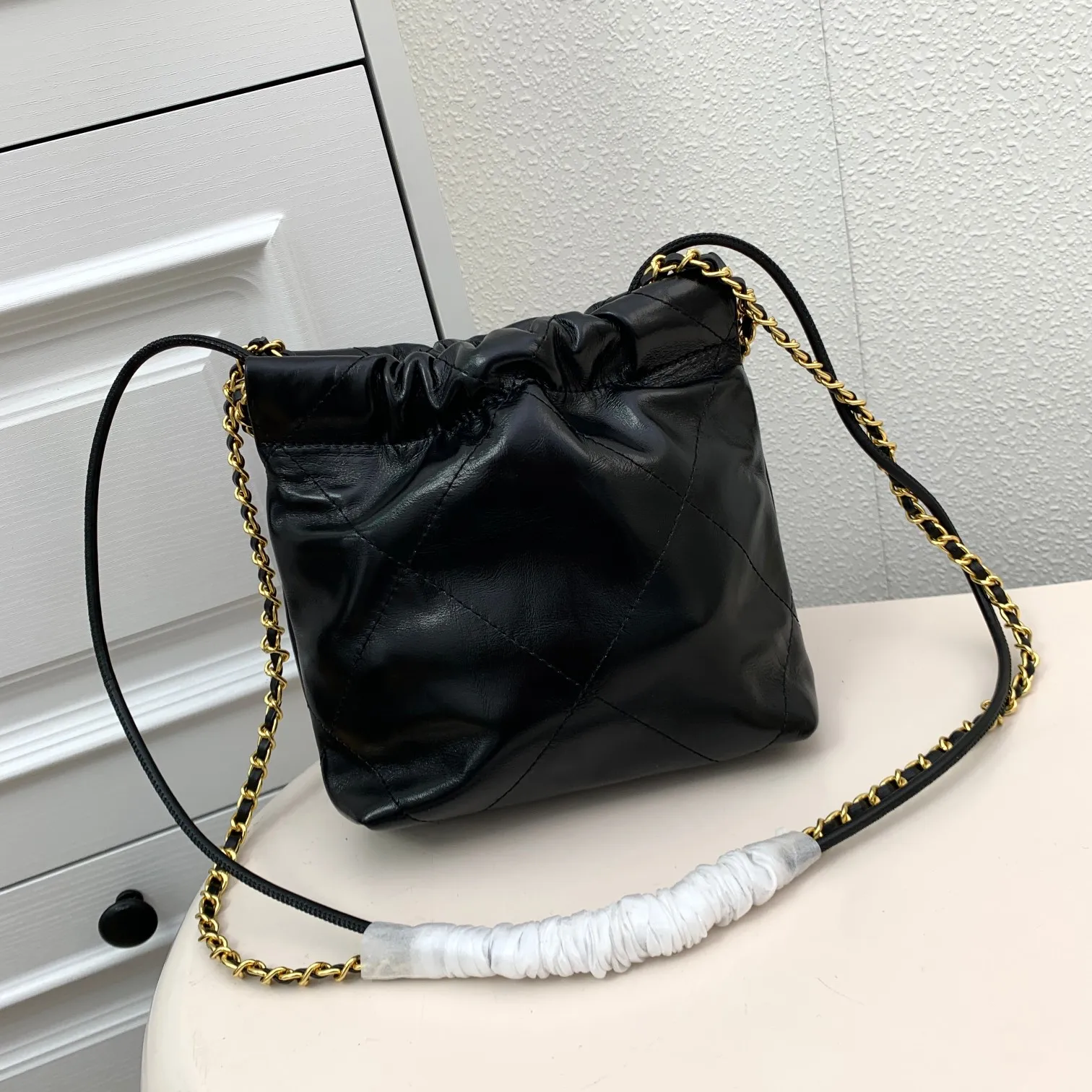 

2025 Women's new diamond-patterned fashion chain commuter cowhide single-shoulder crossbody bag, black underarm makeup bag