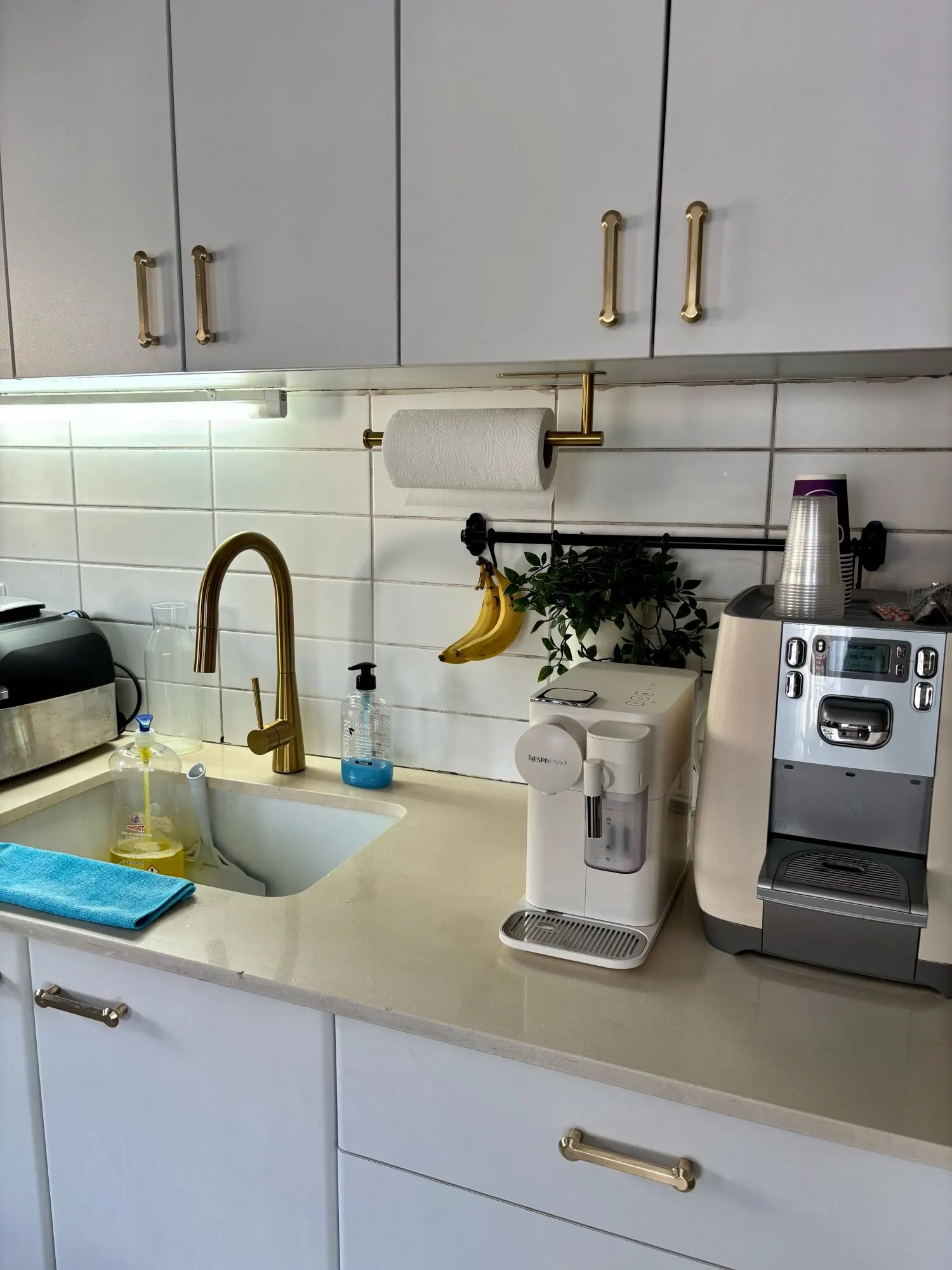 Kitchen Paper Towel Holder Adhesive Tissue Hanger Toilet Roll Paper Dispenser Cabinet Storage Napkin Rack Bathroom Accessories photo review
