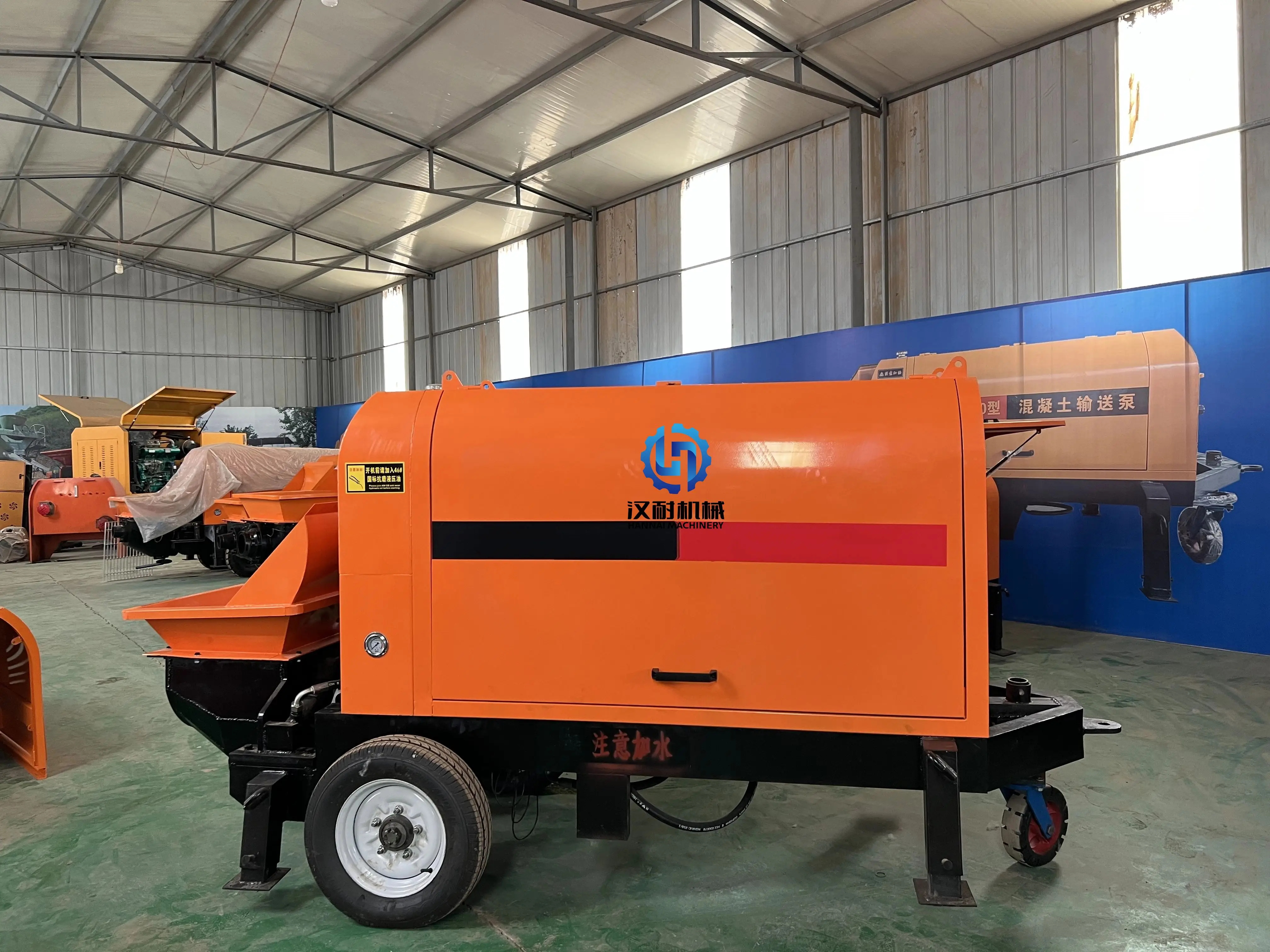 أفضل آلات خلطات الخرسانة عالية القوة لعام 2025 شاحنة مضخة الخرسانة للبيع مضخة خلط الخرسانة الكهربائية ذات الطاقة المزدوجة