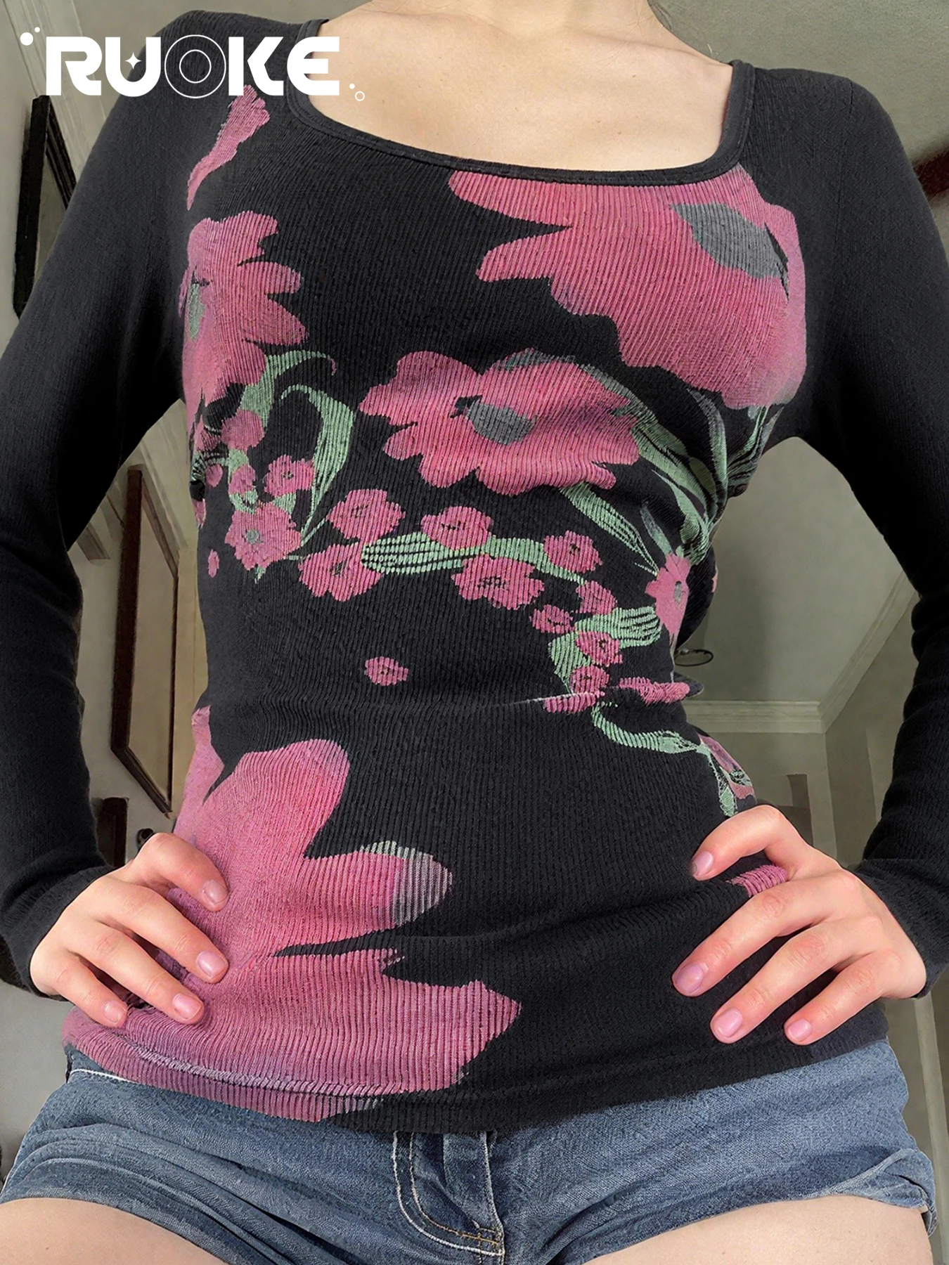 [RUOKE] Vintage Floral Printed O-neck Long Sleeve Tops For Women Y2K Retro T-shirt Casual Contrasting Slim Fit Tees Daily Outfit