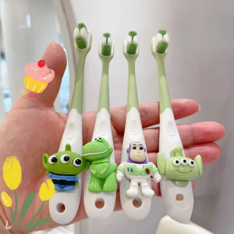 Buzz Lightyear-Brosse à dents ultra-fine pour enfants, accessoire de dessin animé, matière douce, protège les dents