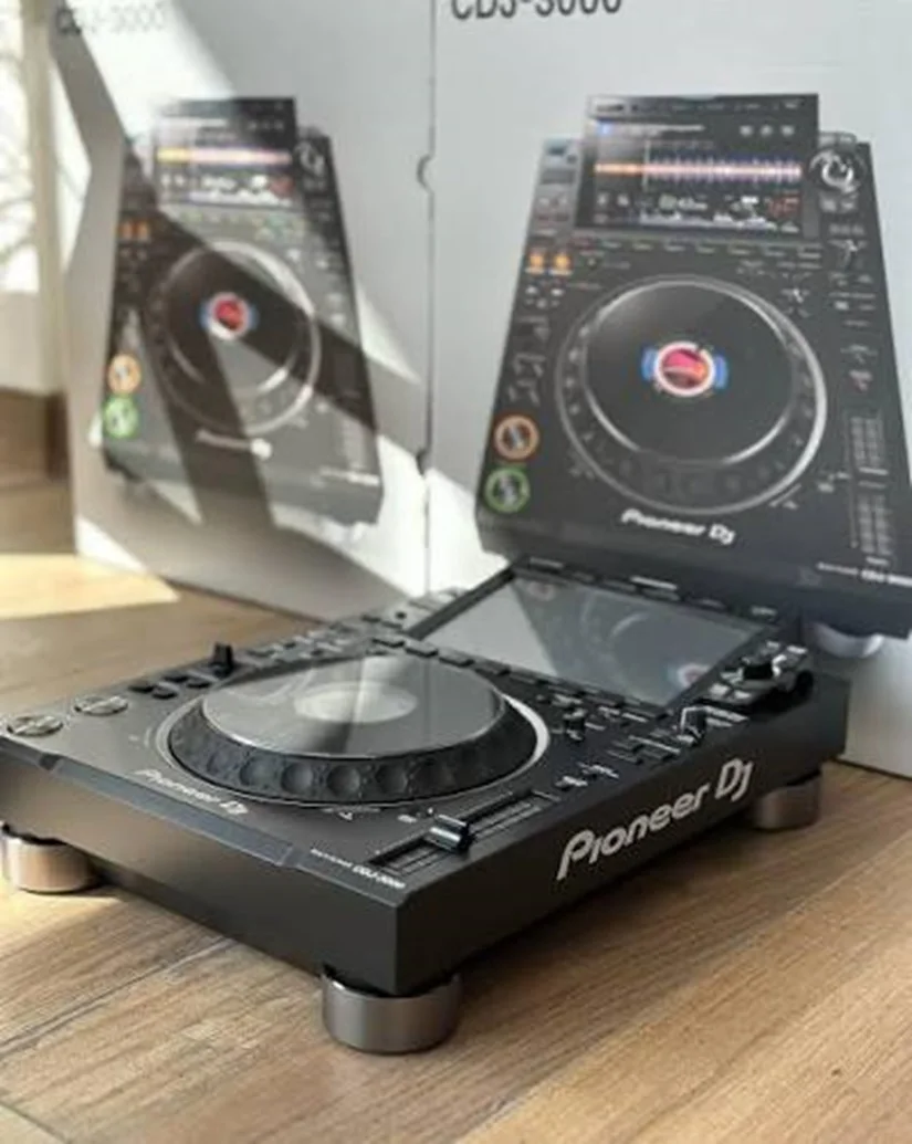 OFERTA IMPERDÍVEL: Reprodutor Multimídia Profissional para DJ (Preto) com Suporte Independente na Cor Preta Pioneers (CDJ-3000)