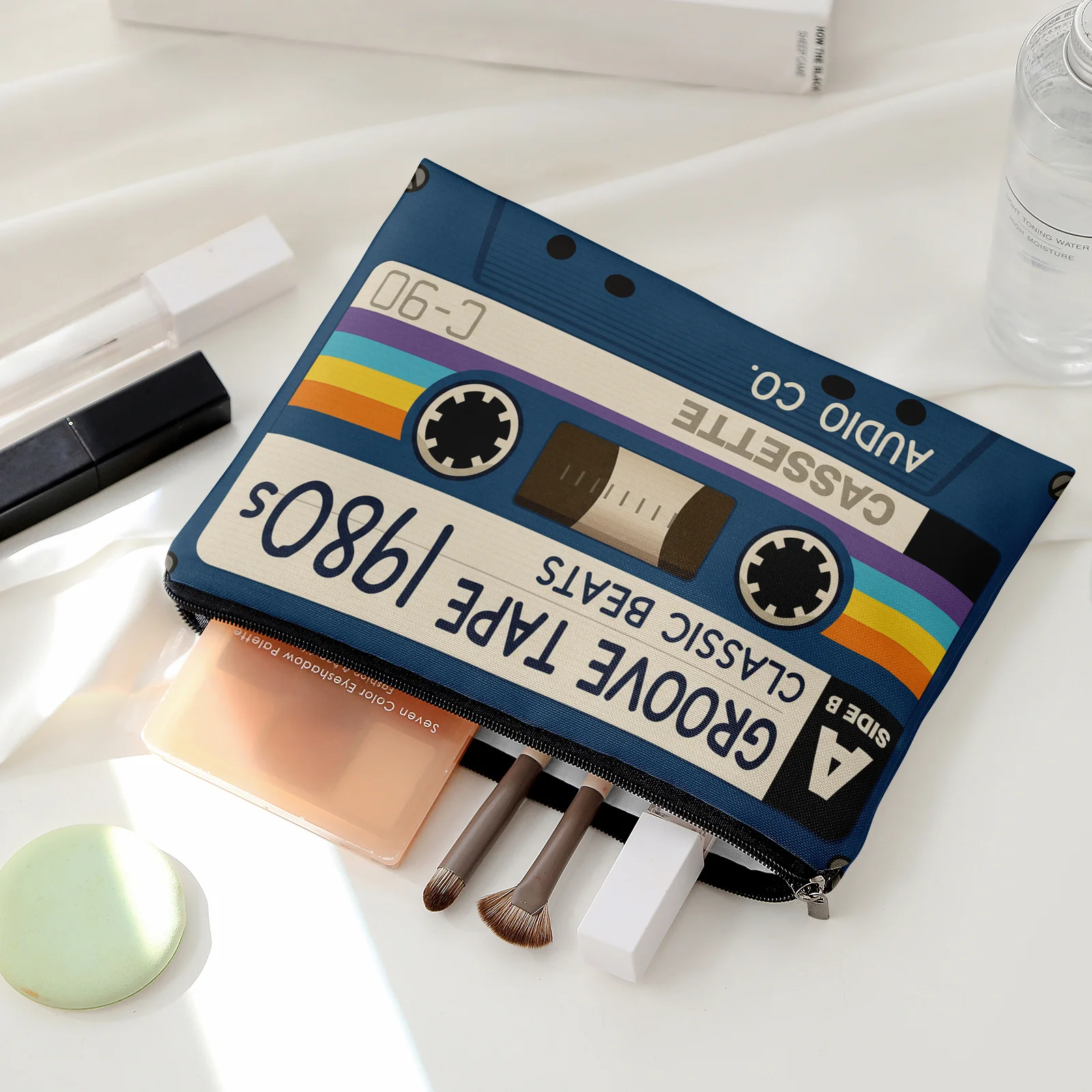 1Pc "Groove Tape 1980S" Retro Tape Design Multifunctional Travel Makeup Bag, Snack Storage Bag, Stationery Storage Bag, Fashionable Toiletry Bag, Canvas Double-Sided Printed Zipper Pouch - view 4