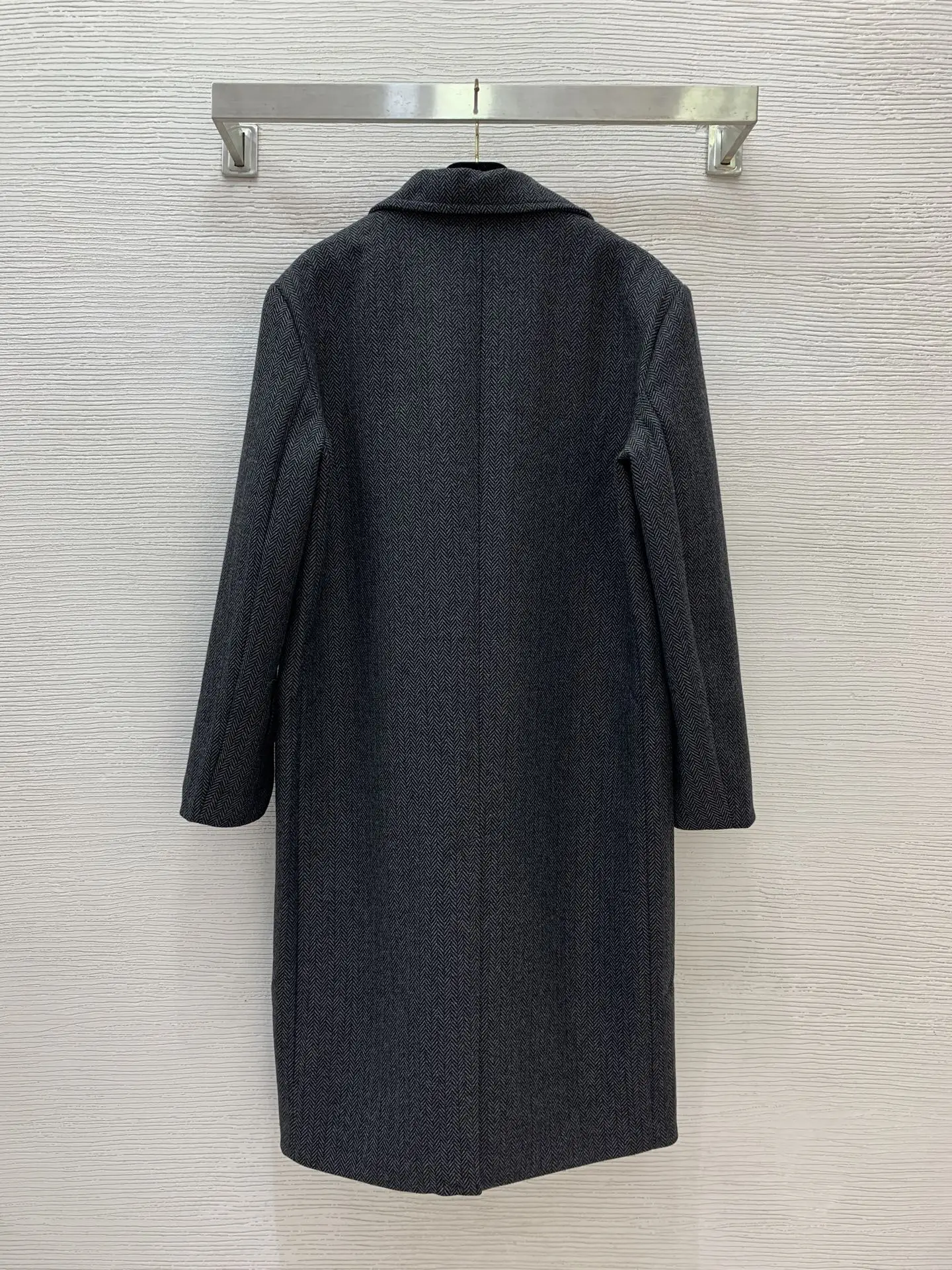 

25SS Spring and Autumn women's loose two button placket, lapel, long sleeved herringbone pattern coat, medium long coat LH240