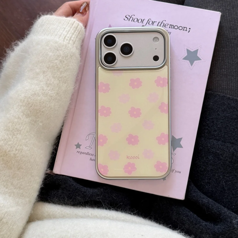 

Creamy yellow cute little pink flower mobile phone case, suitable for iPhone 14/15/16/17 Pro Max, new shockproof protective case