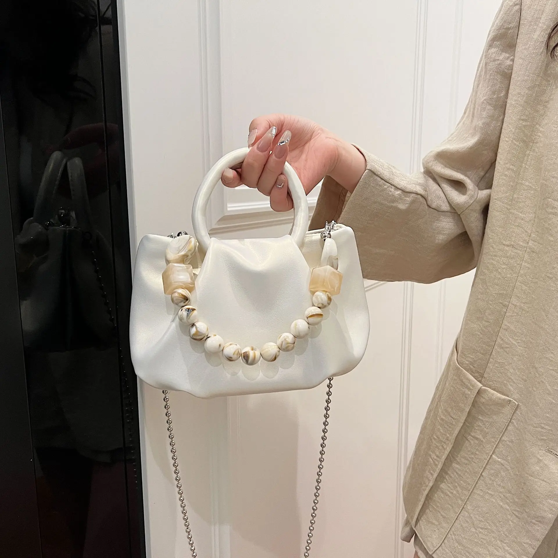 

Pearl Luster Handbag Silver Chain Crossbody Ladies Bag Elegant Beaded Shoulder Bags Women'S Bucket Sac Shipping Free The Tote