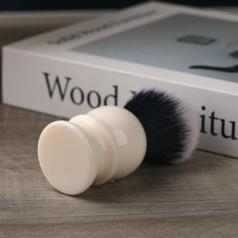Yaqi 22mm Synthetic Hair Tuxedo Knot White Resin Handle Shave Brush Man