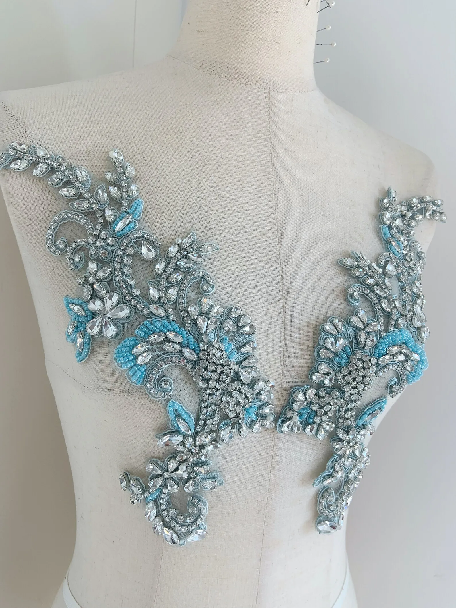 Lekka niebieskie jezioro aplikacja Rhinestone, bลyszczฤ
cy krysztaล naszywka na Couture, sukienka, kostium taneczny