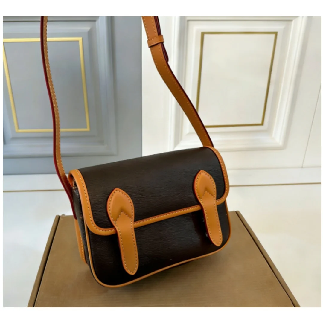 

New Size 19×14CM Ladies Retro Fashion Assorted Letter Print Messenger Bag No box