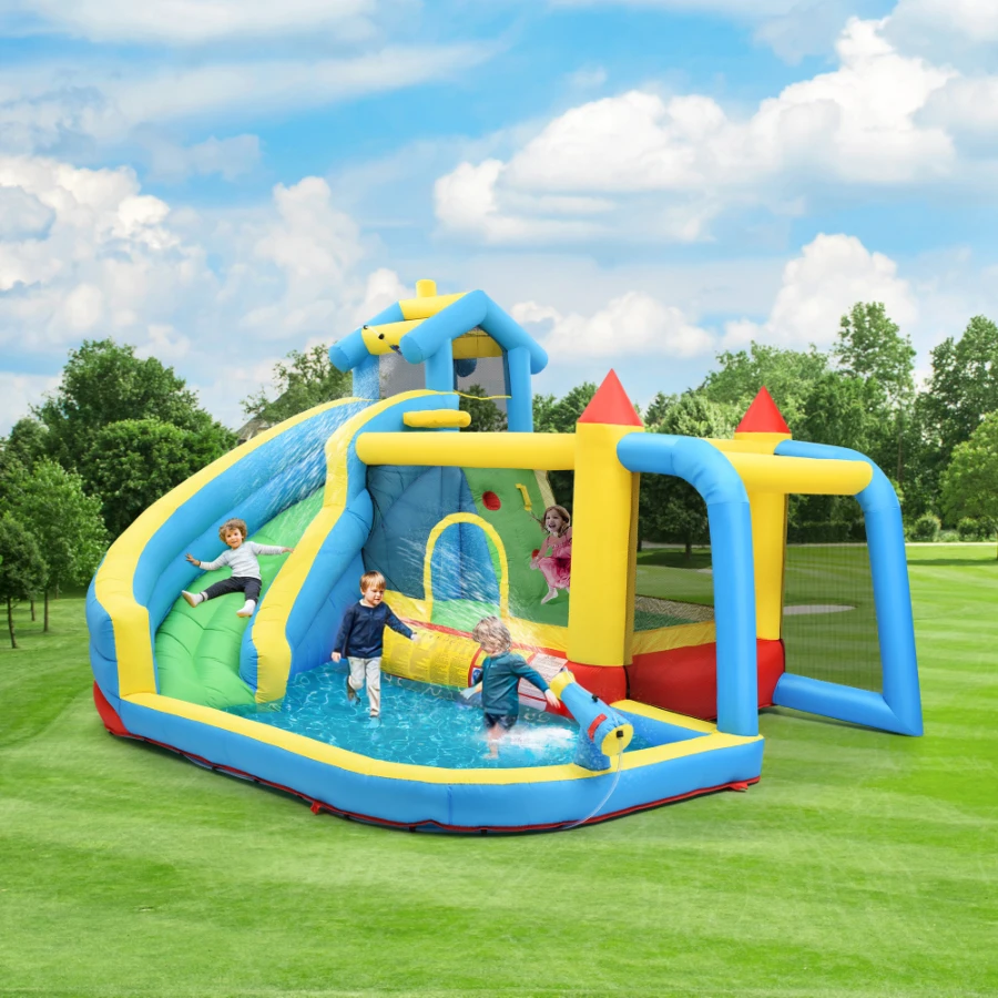 Château gonflable 5 en 1 pour enfants de 3 à 10 ans, avec toboggan, zone de saut, piscine et filet de football. Dimensions gonflé : 364 x 315 x 239 cm.
