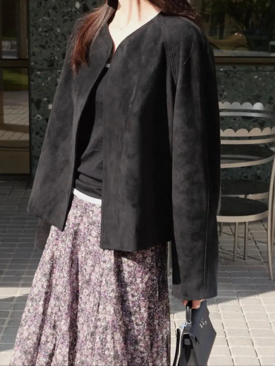 Elegante minimalistische Damen-Wildlederjacke