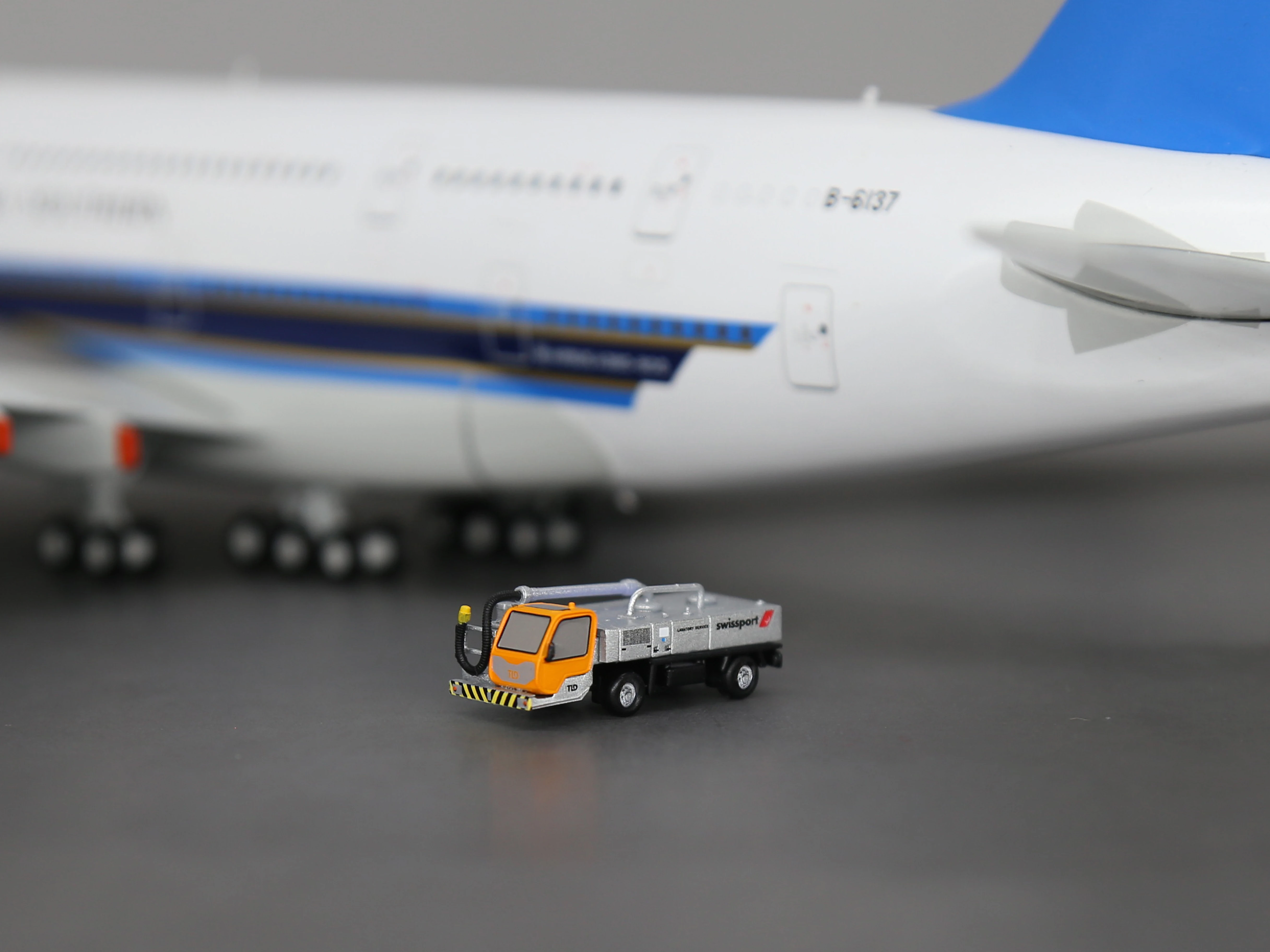

Scale1:400/200 Airport LSP900 Lavatory Water truck 3D Airport Service Vehicles Scene Modelling painted handmade Model cars