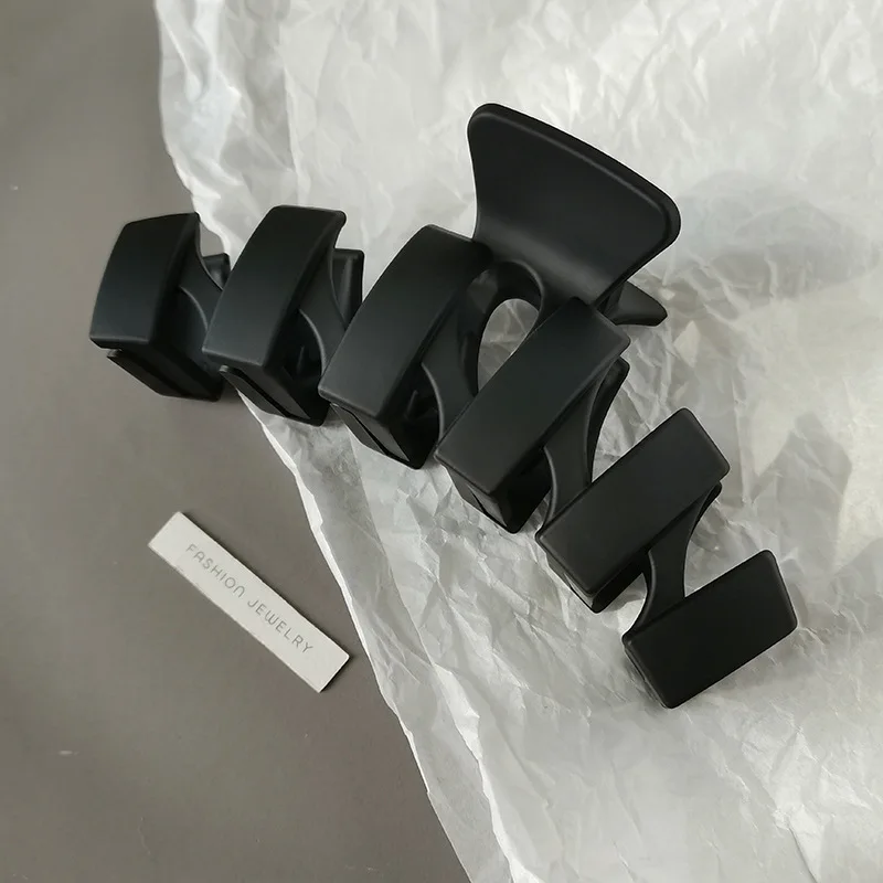 

Matte Large Hair Claw Clip for Women – Non-Slip Strong Hold Banana Clip for Thick Hair, Neutral Beige U-Shaped Styling Clamp