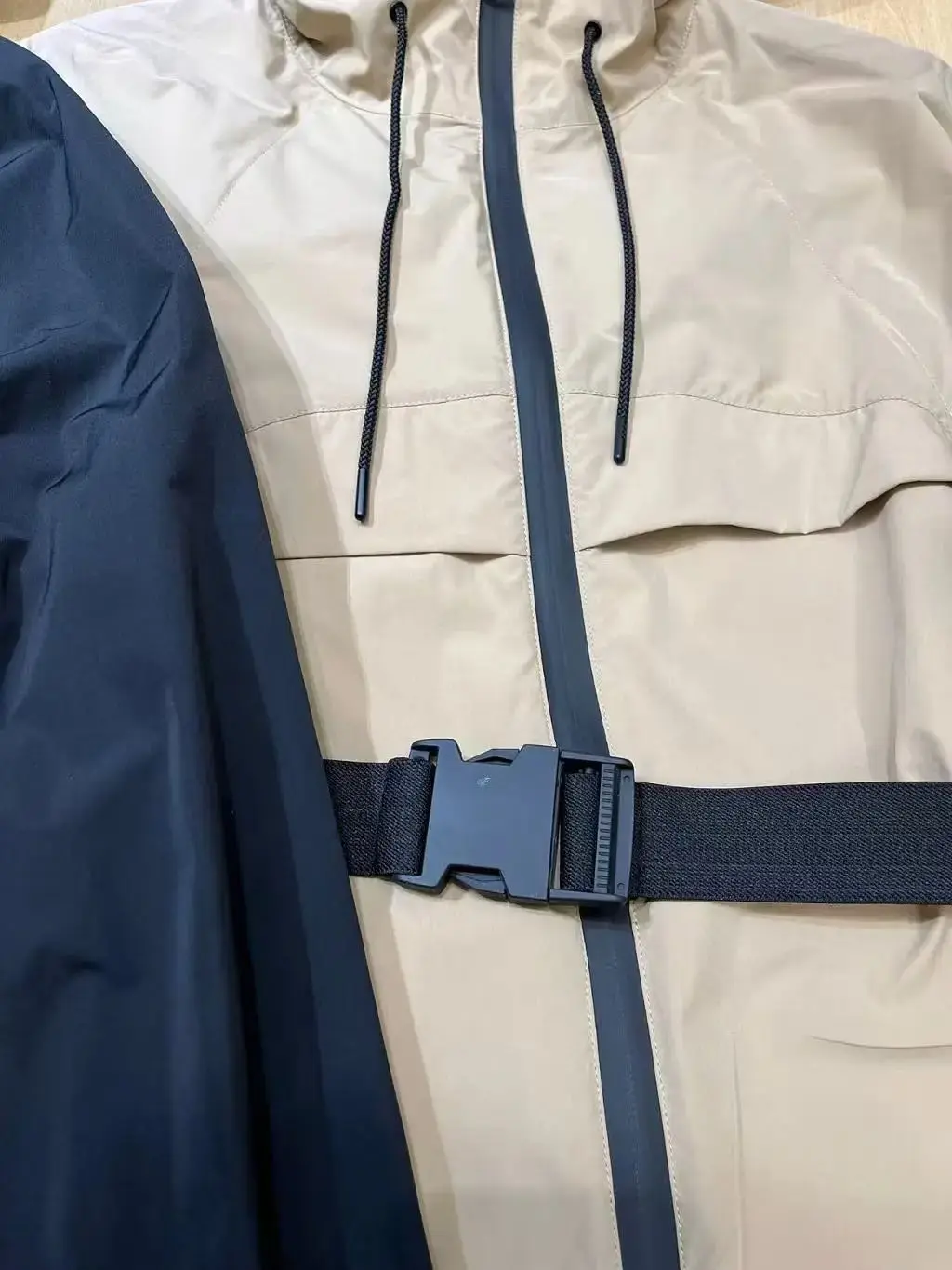 Lässiger, dünner Trenchcoat mit Kapuze für Damen im Frühjahr