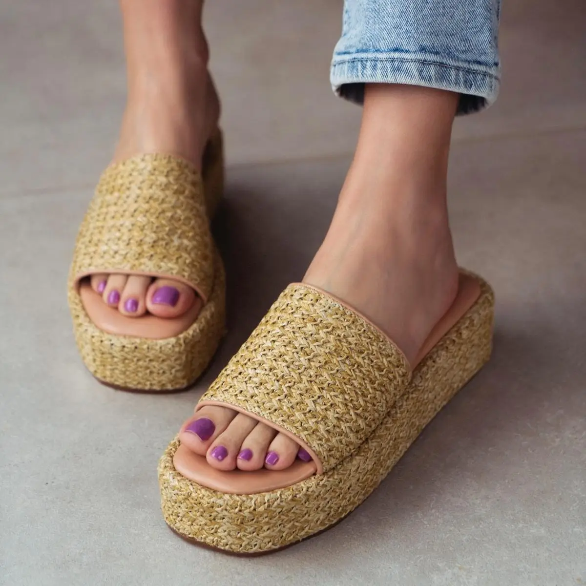 Summer Open Toe Women Flat Wicker Slippers Runway Designer Thick Sole Knit On Female 2023 New Style Flat Vacation Beach Slippers