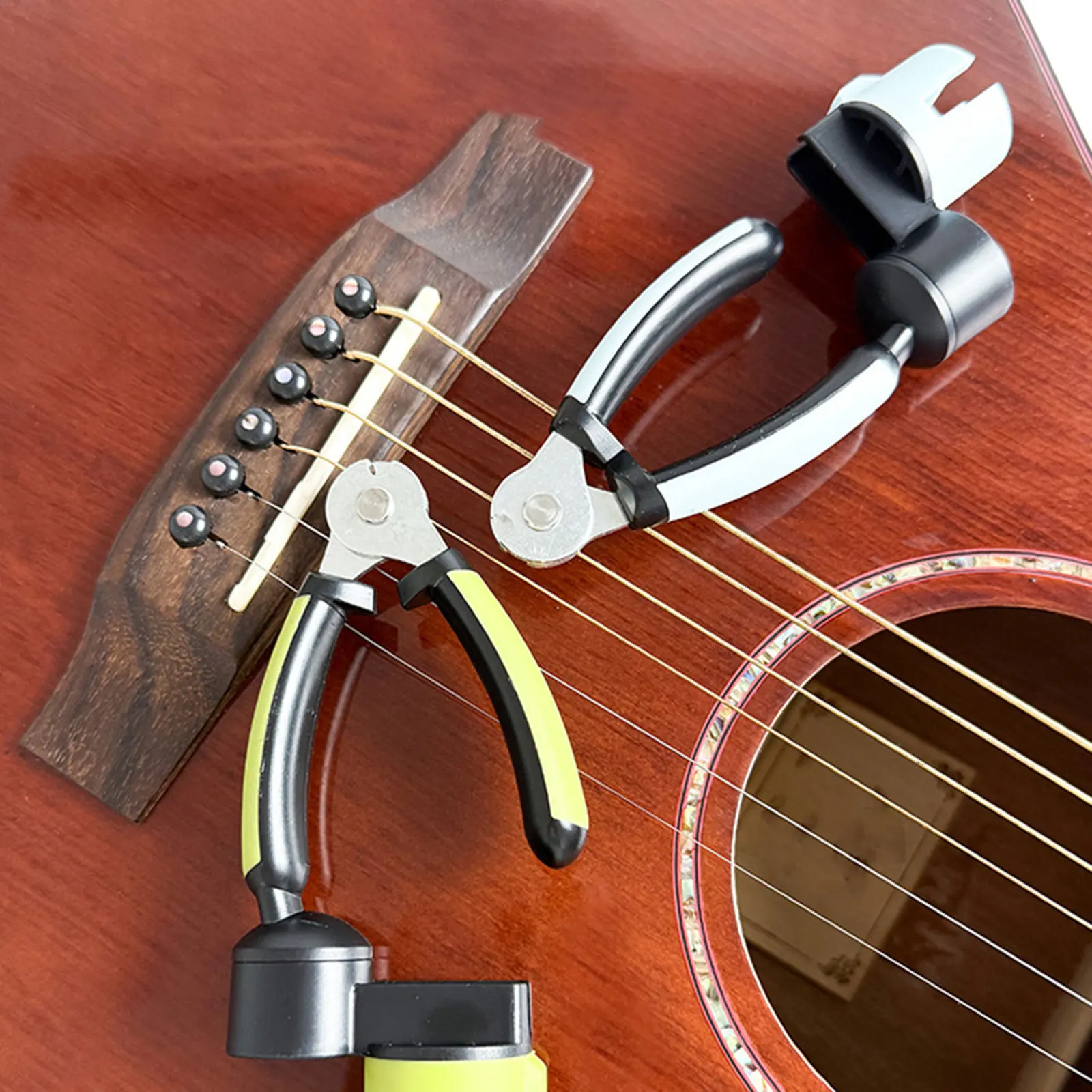 Penggulung Senar Gitar Multifungsi 3-In-1 Pemotong Senar Penarik Pin Cepat Desain Kokoh untuk Penggantian Senar Gitar Mudah