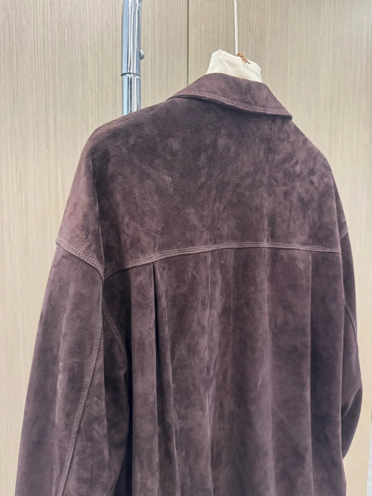Elegante giacca da donna in vera pelle scamosciata minimal