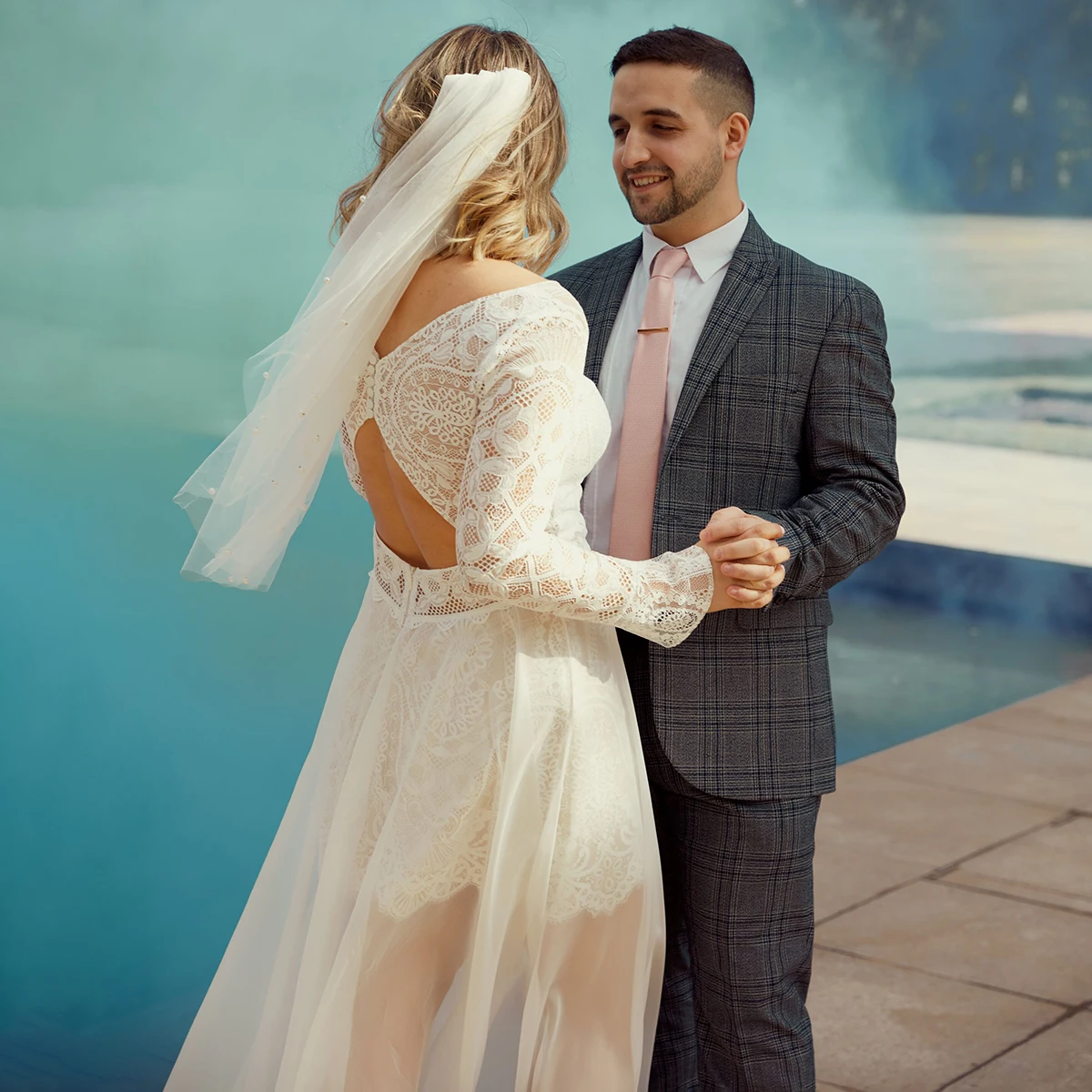 Vestidos de novia bohemios de manga larga con recortes de playa y espalda descubierta personalizados de talla grande, longitud completa, sin tren, vestido de novia transparente con escote redondo