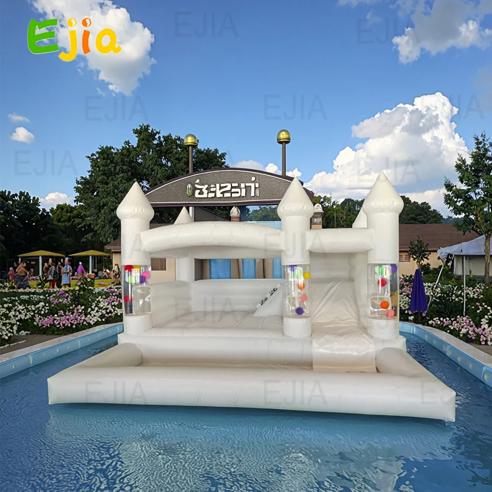 Nowy dmuchany domek do skakania o długości 15 stóp z balonem Wytrzymały biały zamek do skakania z PVC z zjeżdżalnią, domek do skakania z piłeczkami na imprezę