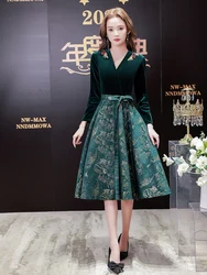 Green Mother Of The Bride Dresses Elegant V-Neck Velvet Jacquard Satin Wedding Party Dresses With Long Sleeves