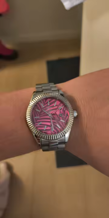 Montre avec cadran rose