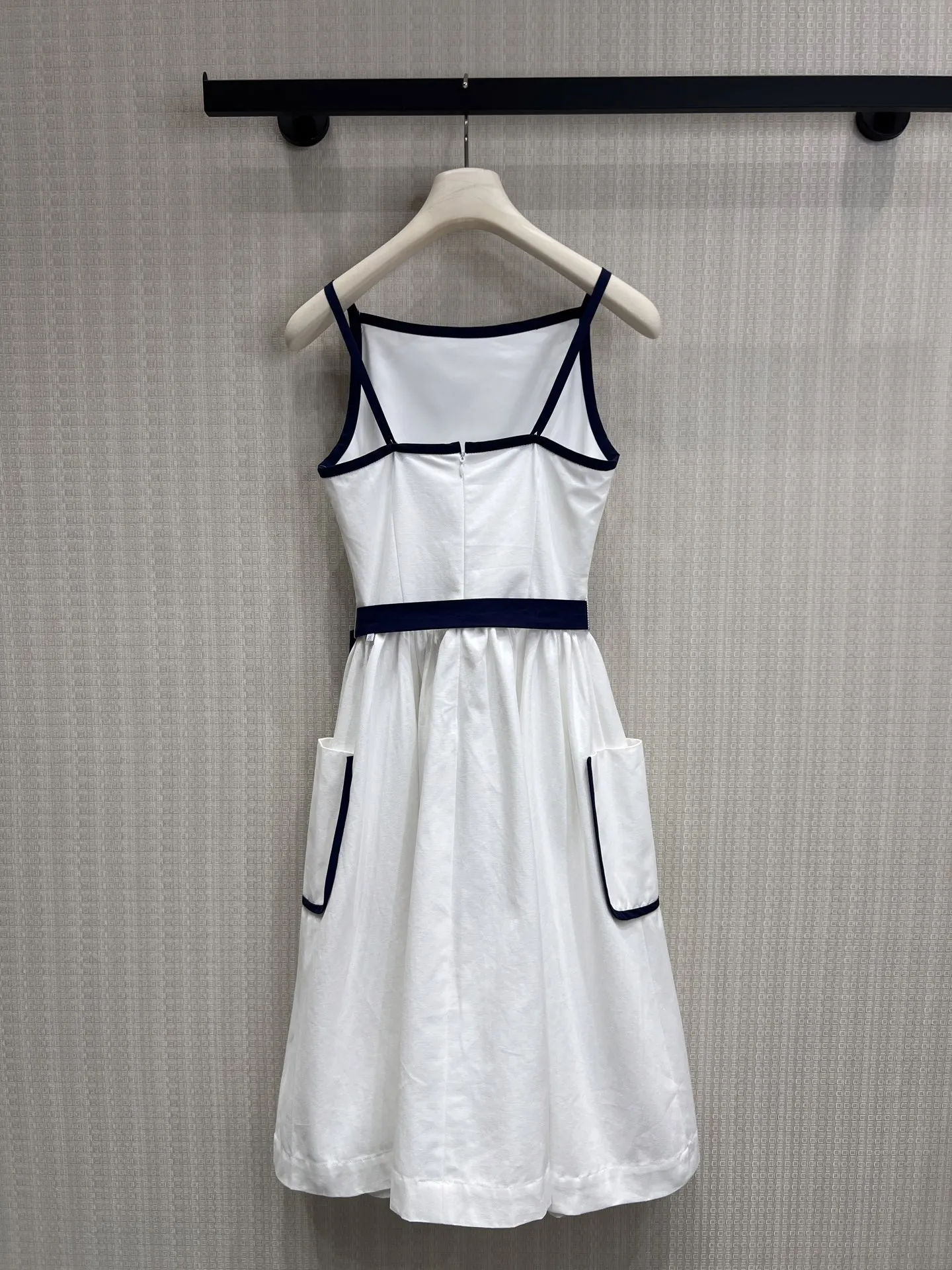 

2026 Early Spring Designer Dress Ruffled sleeves with Belt velvet Mid-Length A-line Button Slimming Half-Sleeved
