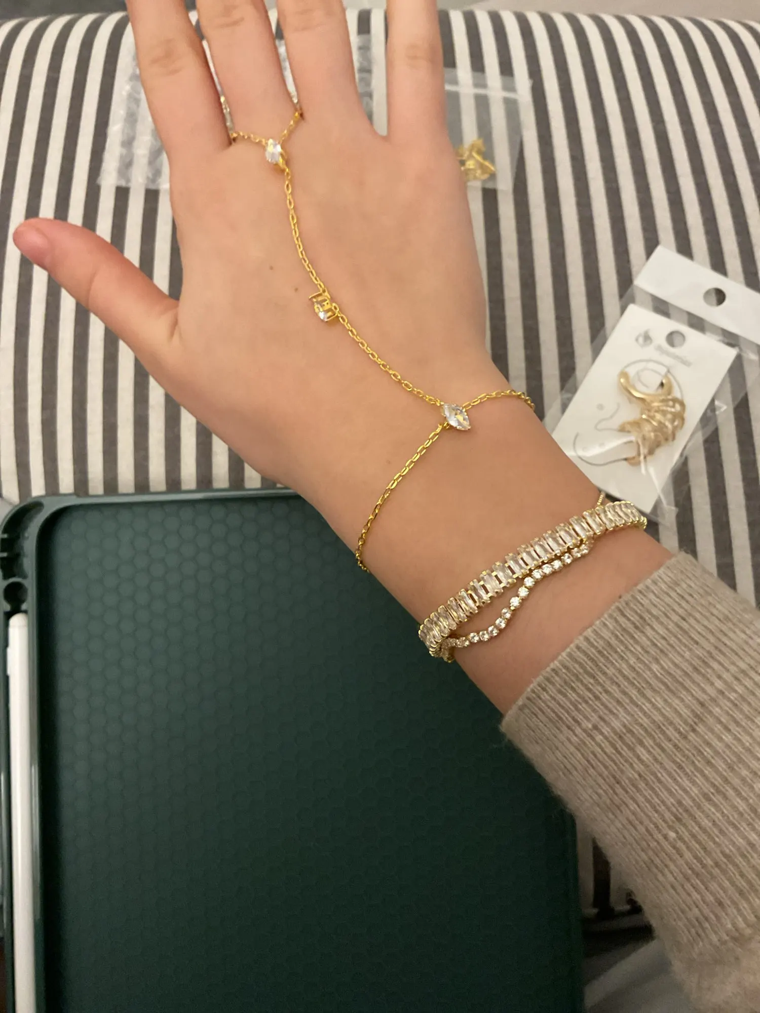 Luxury Metal Crystal Chain Finger Bracelet for Women Simple Gold Color Zircon Geometric Hand Chain Bracelet Wedding Jewelry Gift photo review