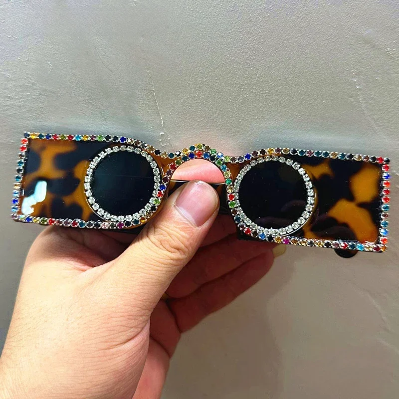 Unikalne ręcznie diamentowe kwadratowe damskie okulary przeciwsłoneczne luksusowe Rhinestone małe okrągłe soczewki odcienie kobiece nowe szerokie nogi okulary przeciwsłoneczne męskie UV400 — zdjęcie 2