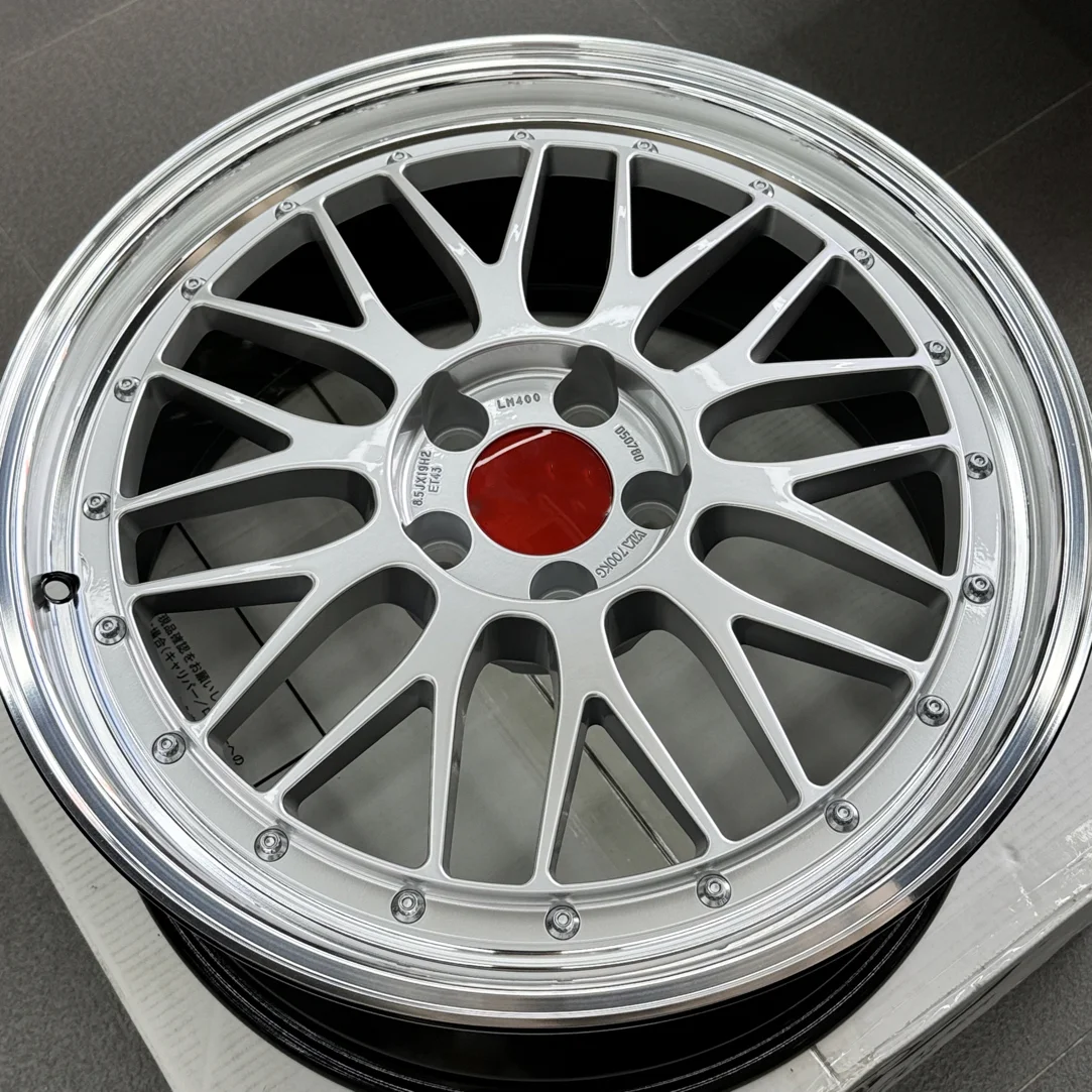 

Качественные кованые легкосплавные диски на заказ, подходящие для Ferrari 360 Modena Spider 2004 года выпуска.