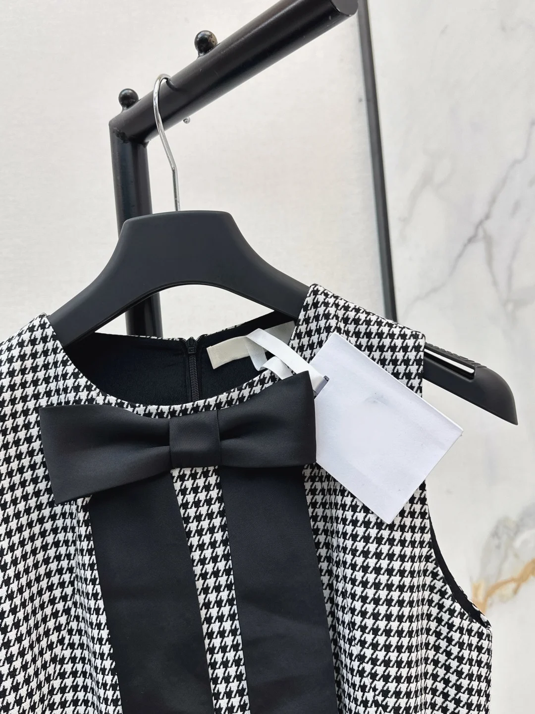 2026 Women Dress Delicate Cross Check Sleeveless Front Fabric Knot Buckled Waist Loose Silhouette