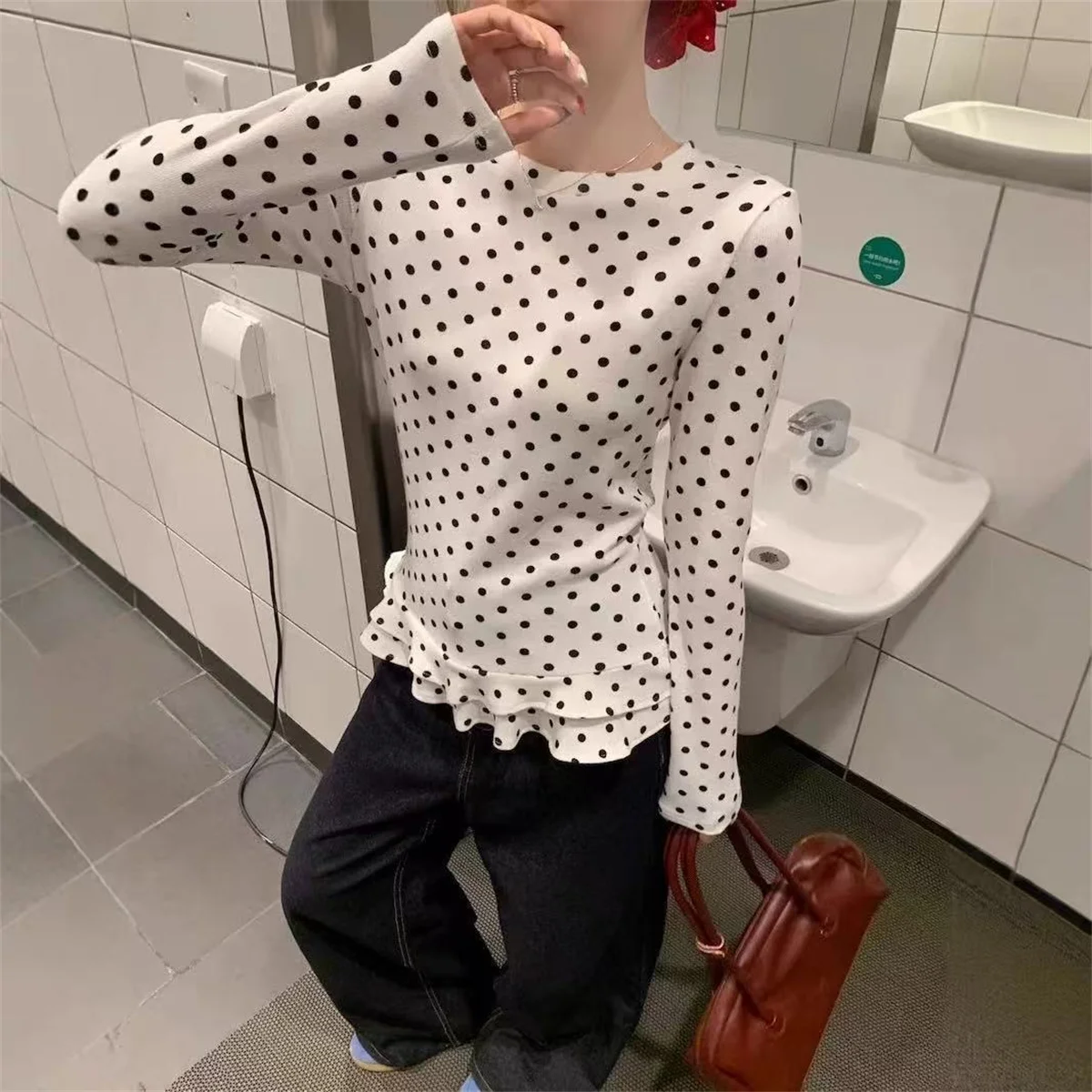 Neues Langarm-T-Shirt mit Rüschenbesatz, gepunktet, dünnes Oberteil, süßes, stilvolles T-Shirt, Frühling, schickes Rüschenrand-Basisshirt, Spicy Girl Y2k