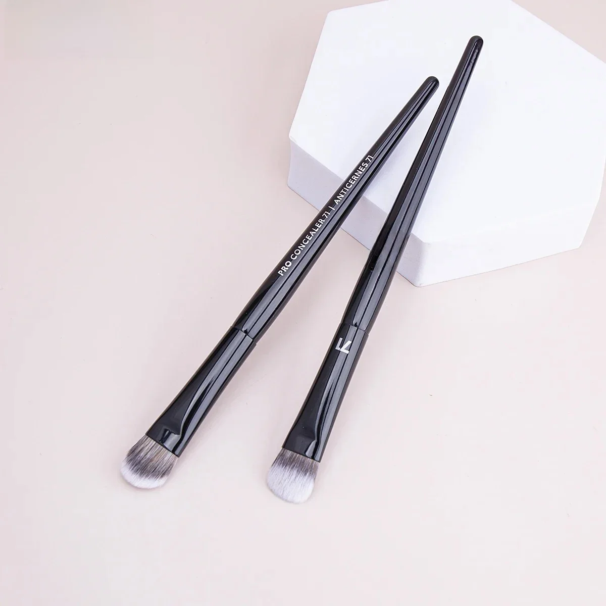 Pinceau professionnel pour anti-cernes et crème liquide, accessoire de maquillage, 71 pièces